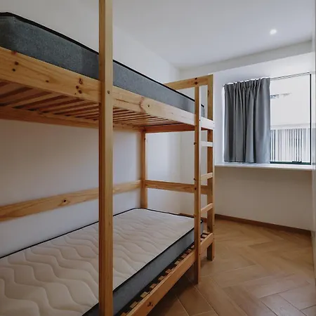 888 Hostel&suites アパートホテル São João da Madeira