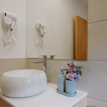 888 Hostel&suites アパートホテル