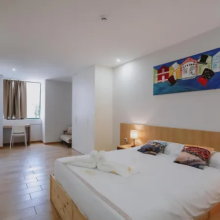 888 Hostel&suites アパートホテル