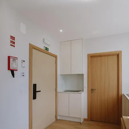 888 Hostel&suites アパートホテル São João da Madeira