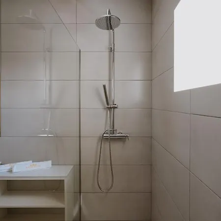 アパートホテル 888 Hostel&suites São João da Madeira