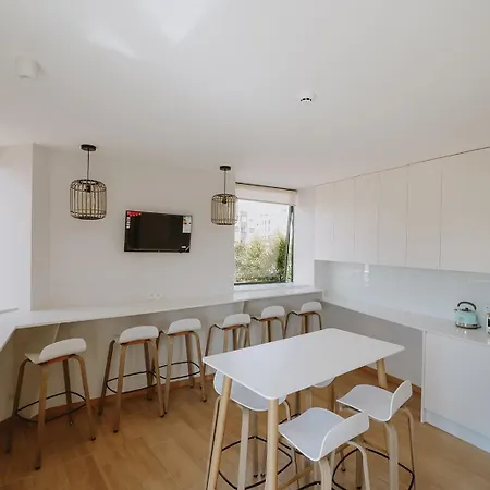 アパートホテル 888 Hostel&suites São João da Madeira