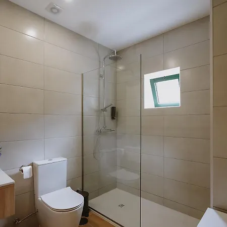 アパートホテル 888 Hostel&suites São João da Madeira