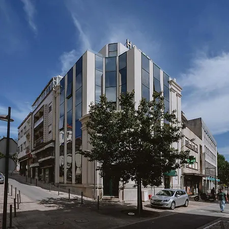 888 Hostel&suites アパートホテル São João da Madeira